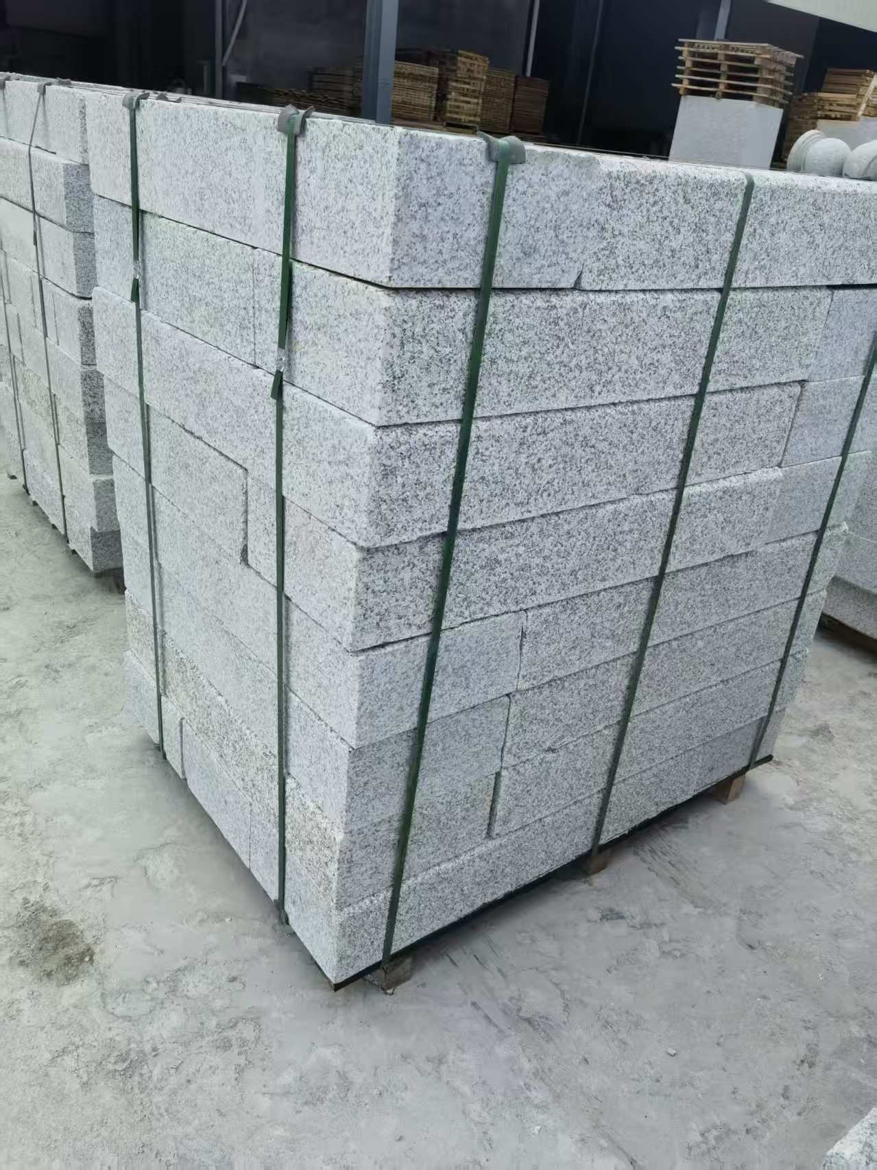 贵州 芙蓉白火烧两面路沿石