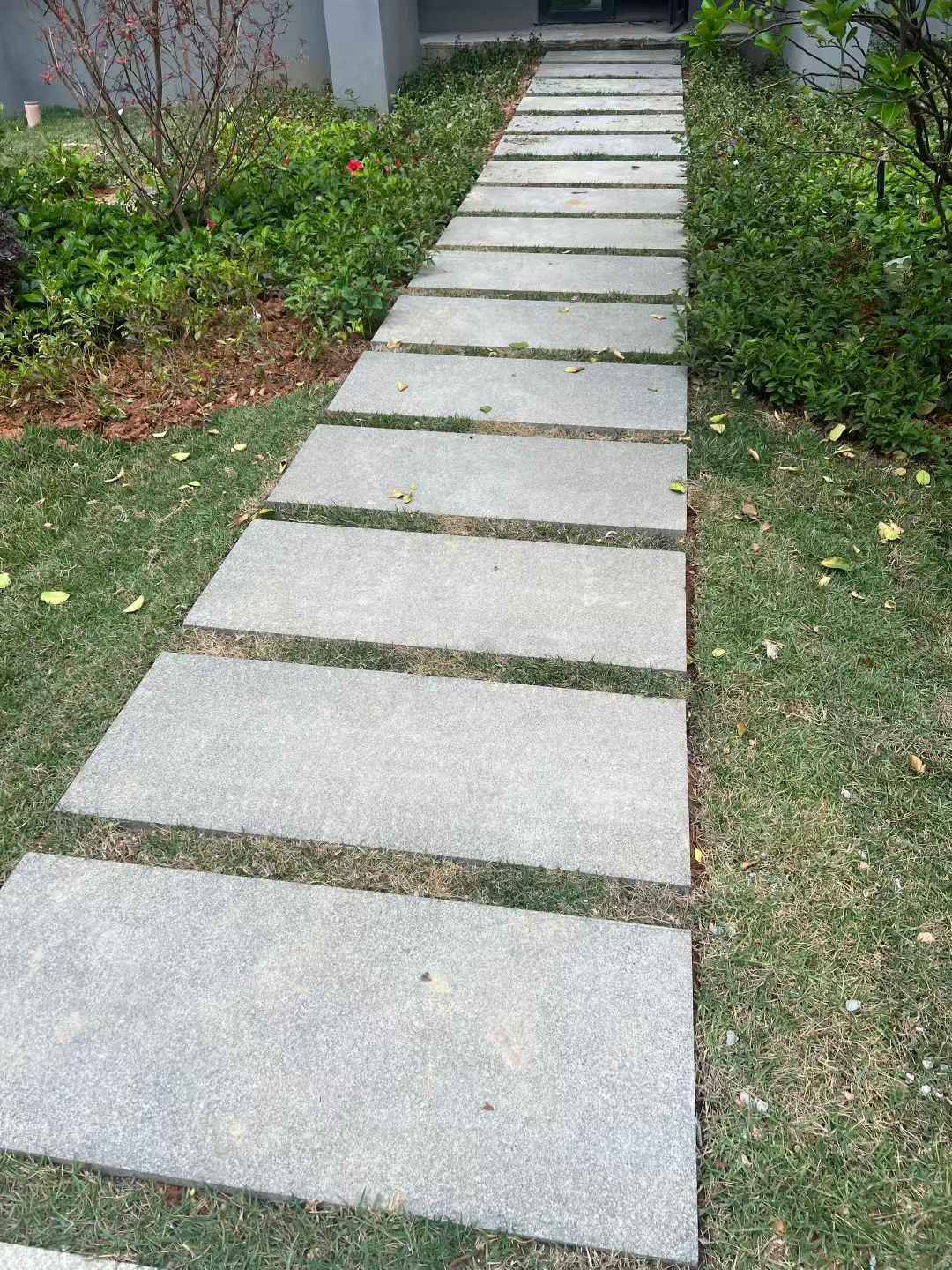 贵州 芝麻黑小区踏步、汀步石铺装效果