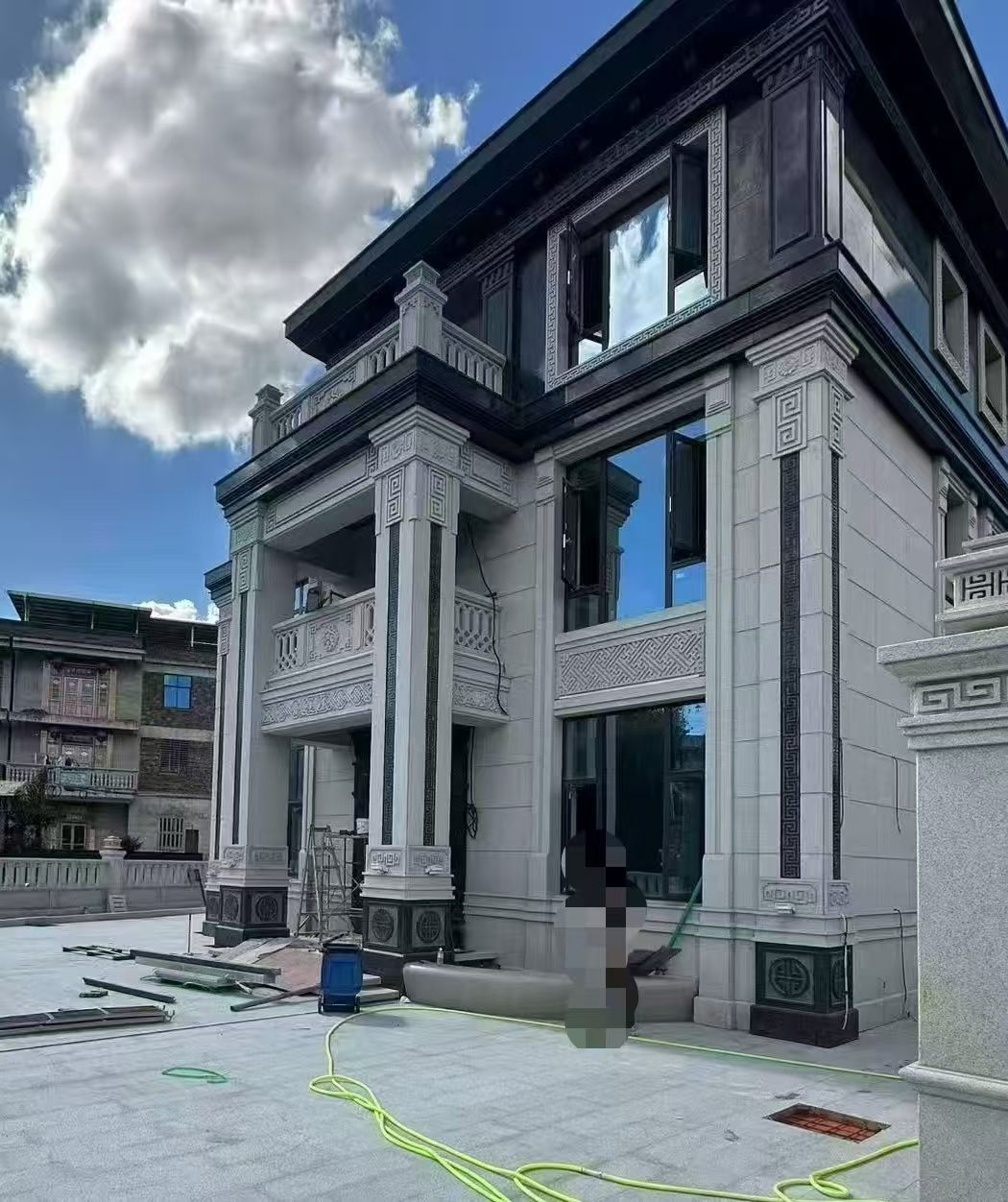 贵州 别墅干挂，芝麻白与芝麻黑完美配合